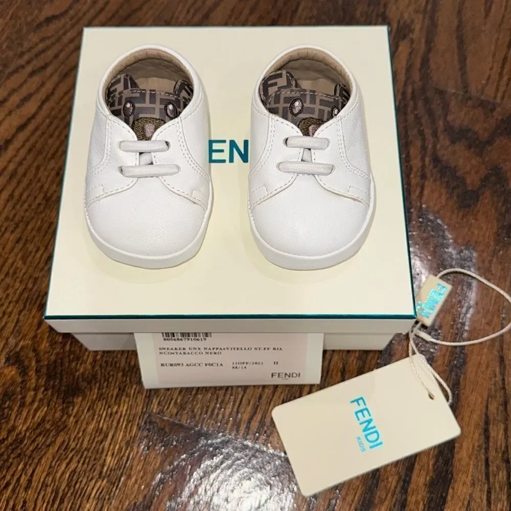 FENDI BABY LOGO LACE CRIB SHOE WITH FF DETAIL 2C